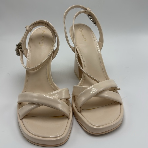 CIRCUS BY SAM EDELMAN
Haidyn Ankle Strap Sandal in cream size 10 - Picture 3 of 6